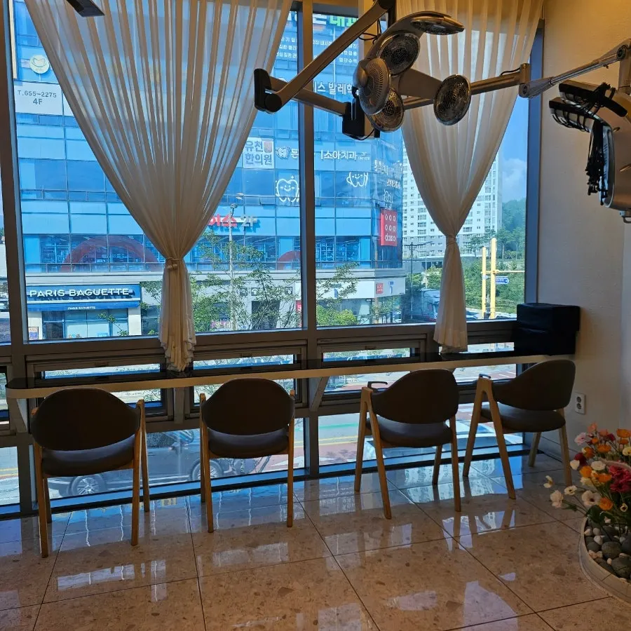 Entrance of Eco Revi Hair & Spa Gangneung Branch on the 2nd floor of Taegang Plaza Building