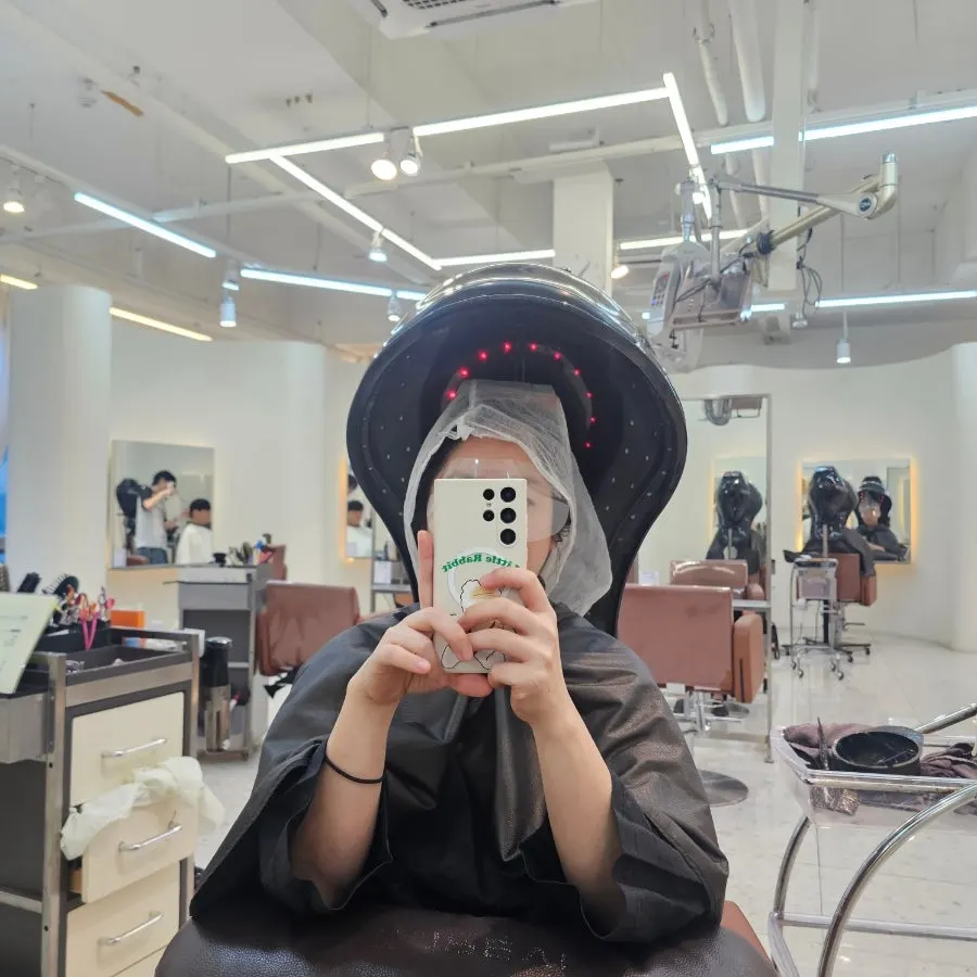 Designer diagnosing hair condition