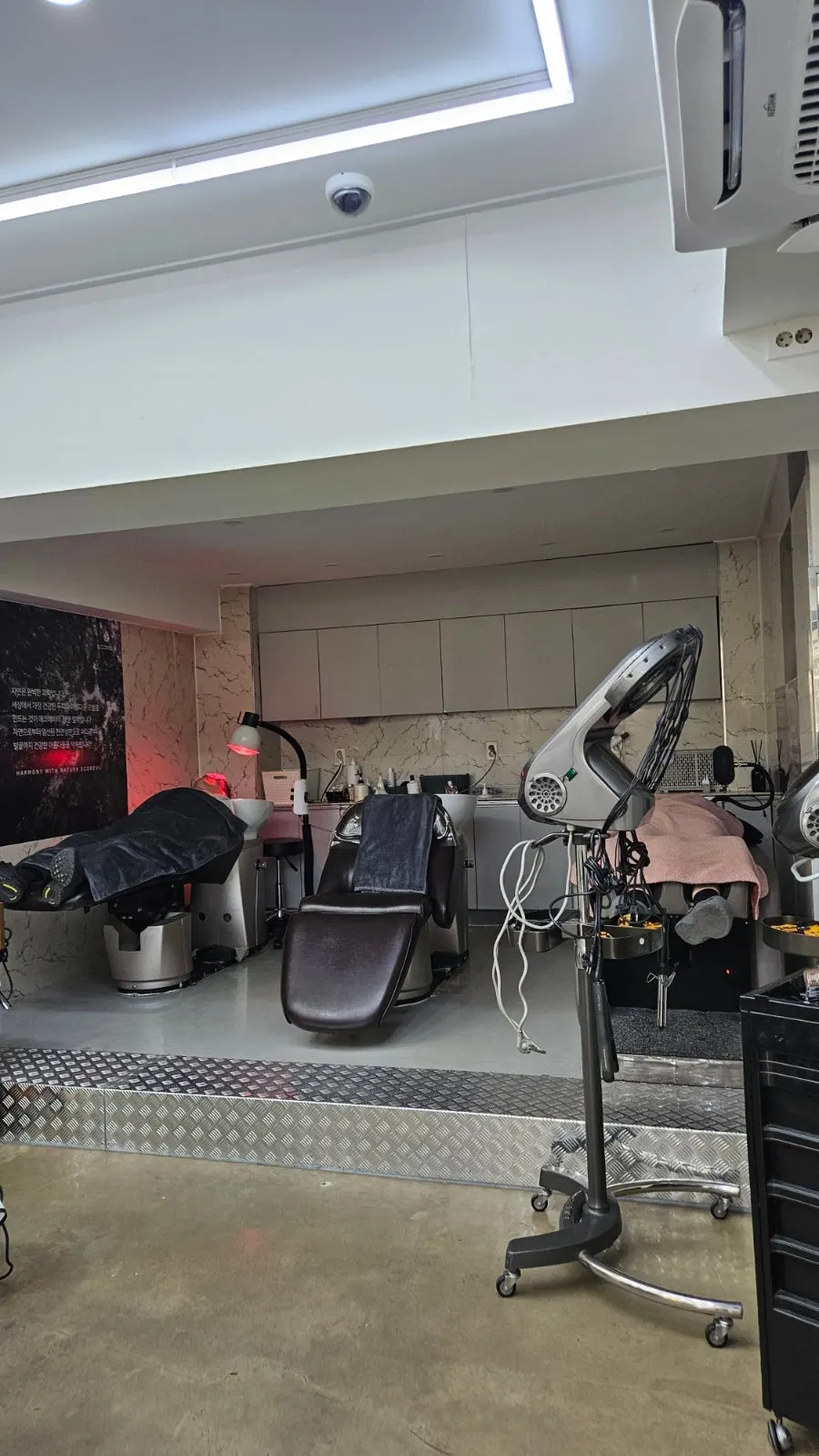 Eco Revy Hair Ewha Branch店內座位樣貌