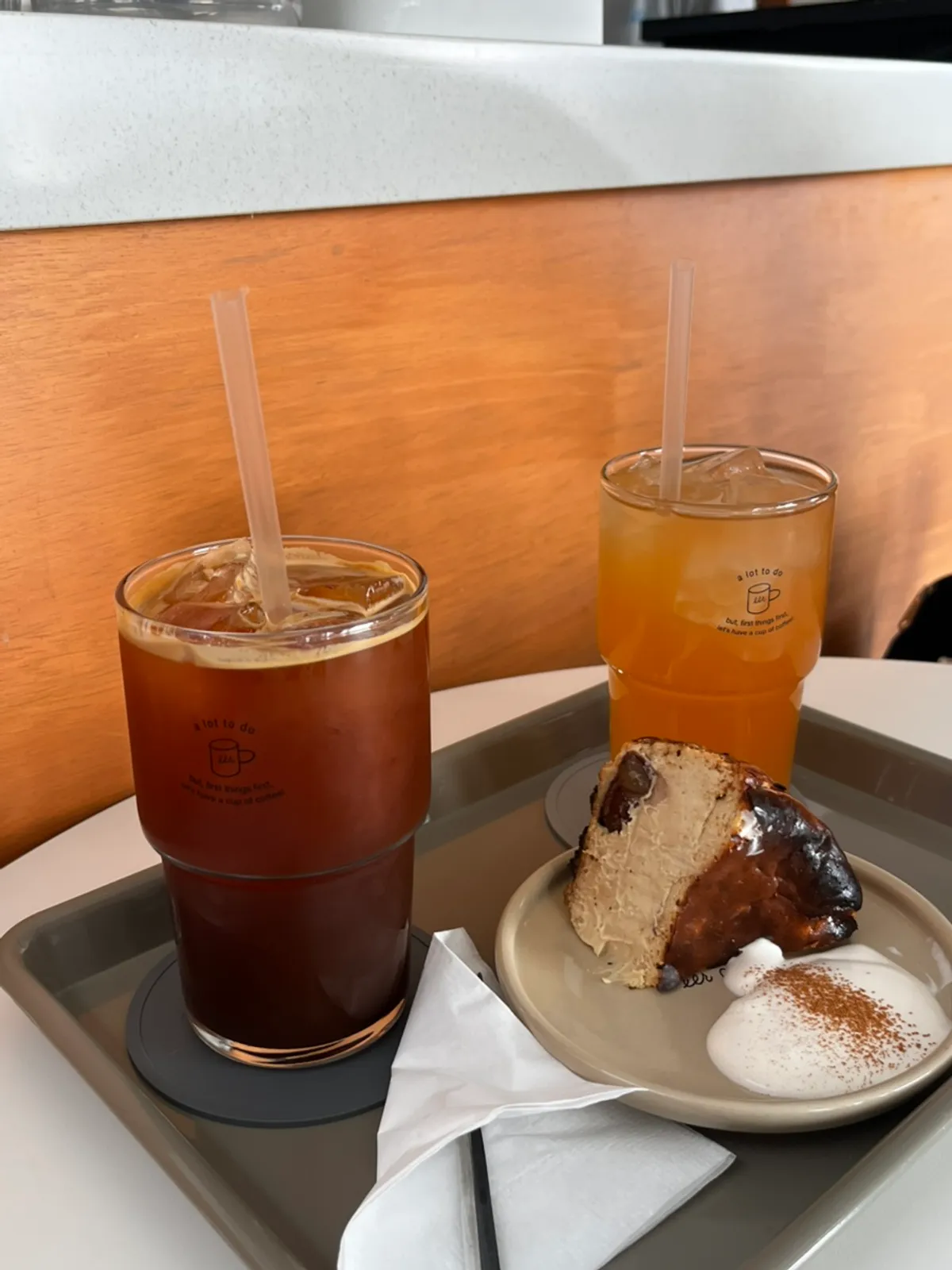 Iced americano, grapefruit apple tea, and chestnut Basque cheesecake served together