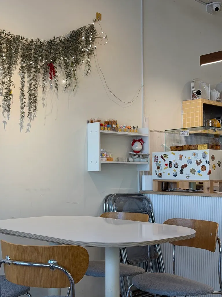 Indoor seating at Eggroom