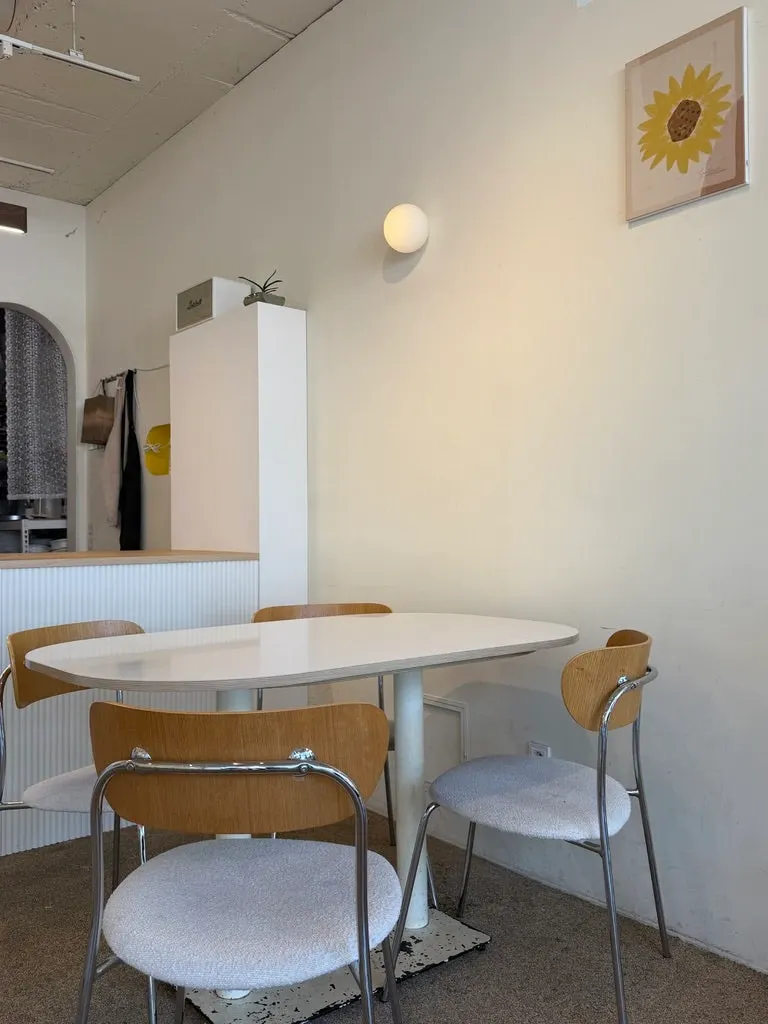 Eggroom café interior