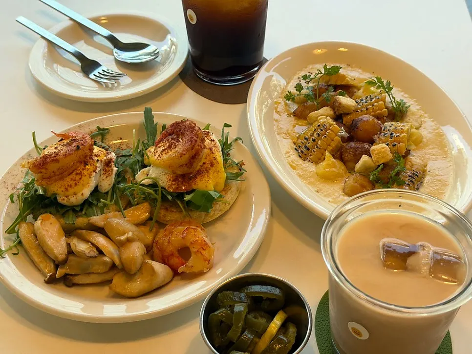 Eggroom's brunch and drink combo