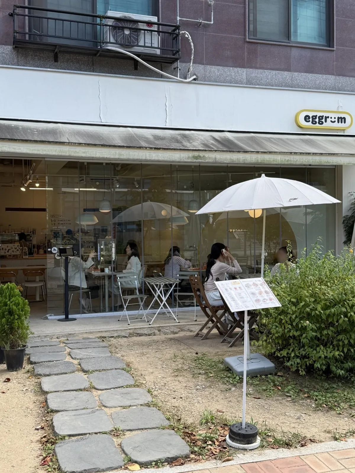 Main photo of Eggroom, a brunch café in Anyang's Dongpyeon-maeul