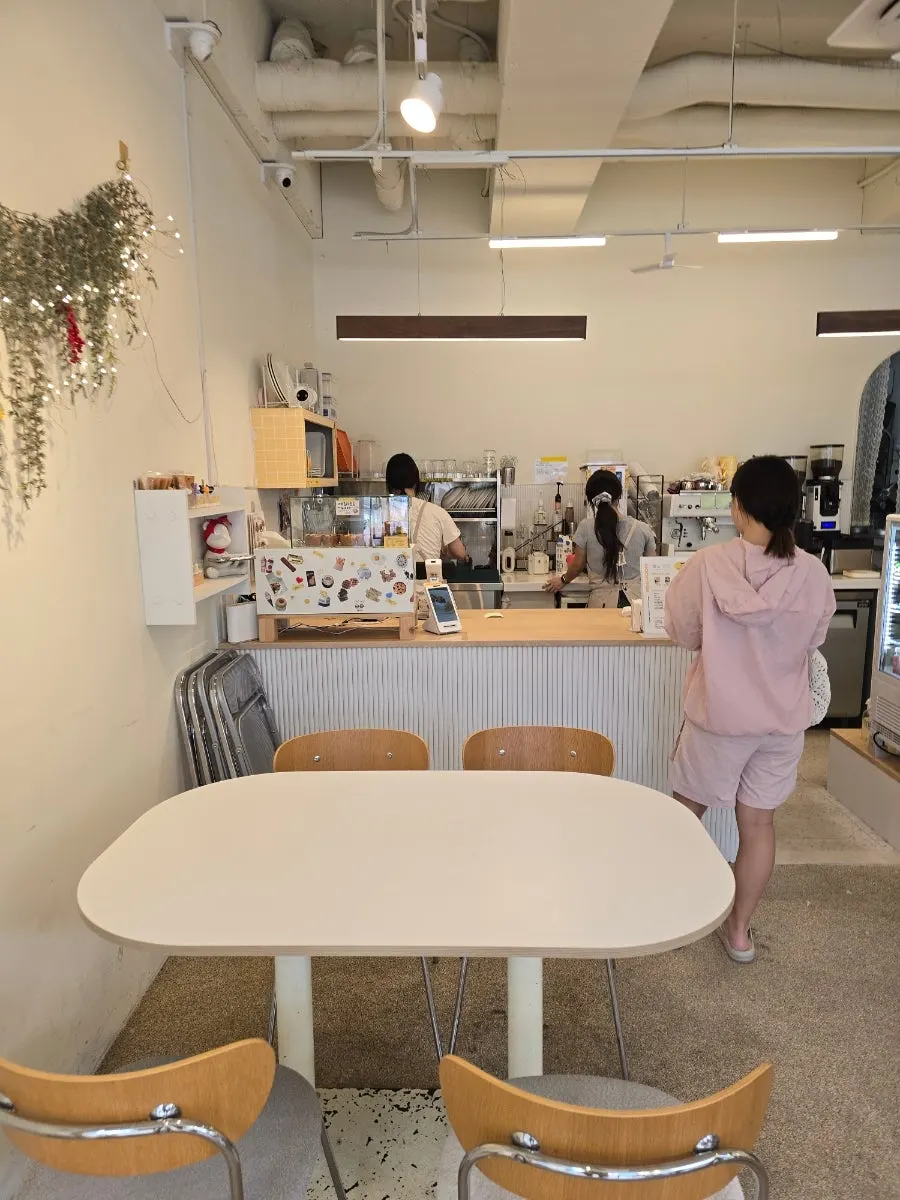 Exterior of Eggroom on the Dongpyeon-maeul café street