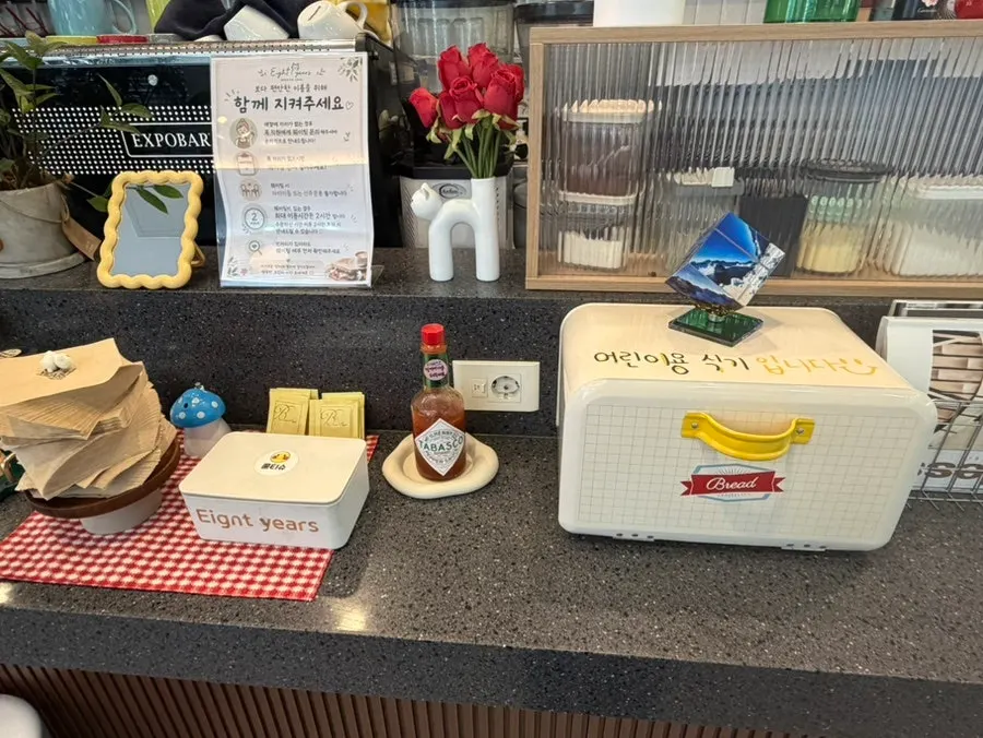 Tissues and paper cups at the Eight Years self-service bar