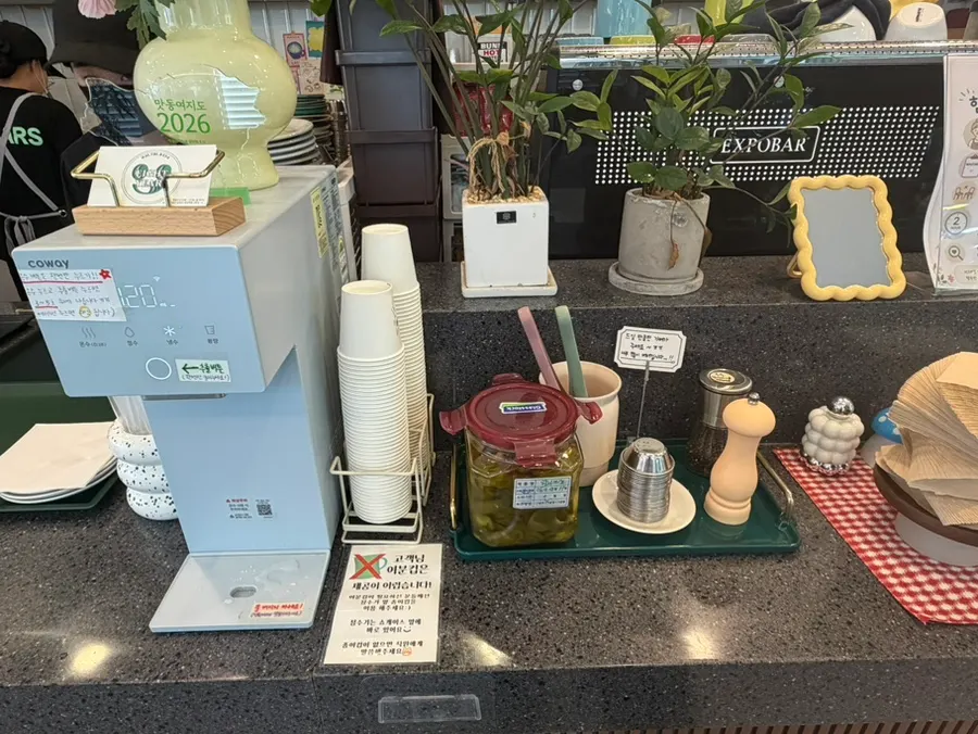 Baby dishware at the Eight Years self-service bar