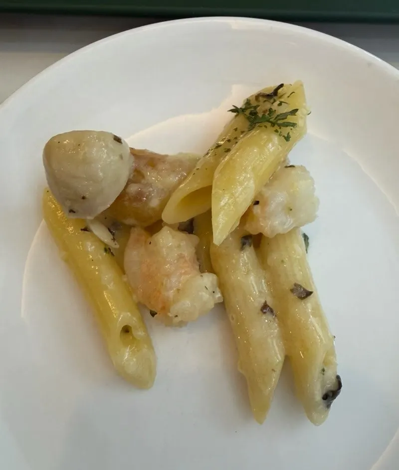 Cream gnocchi with shrimp and broccoli