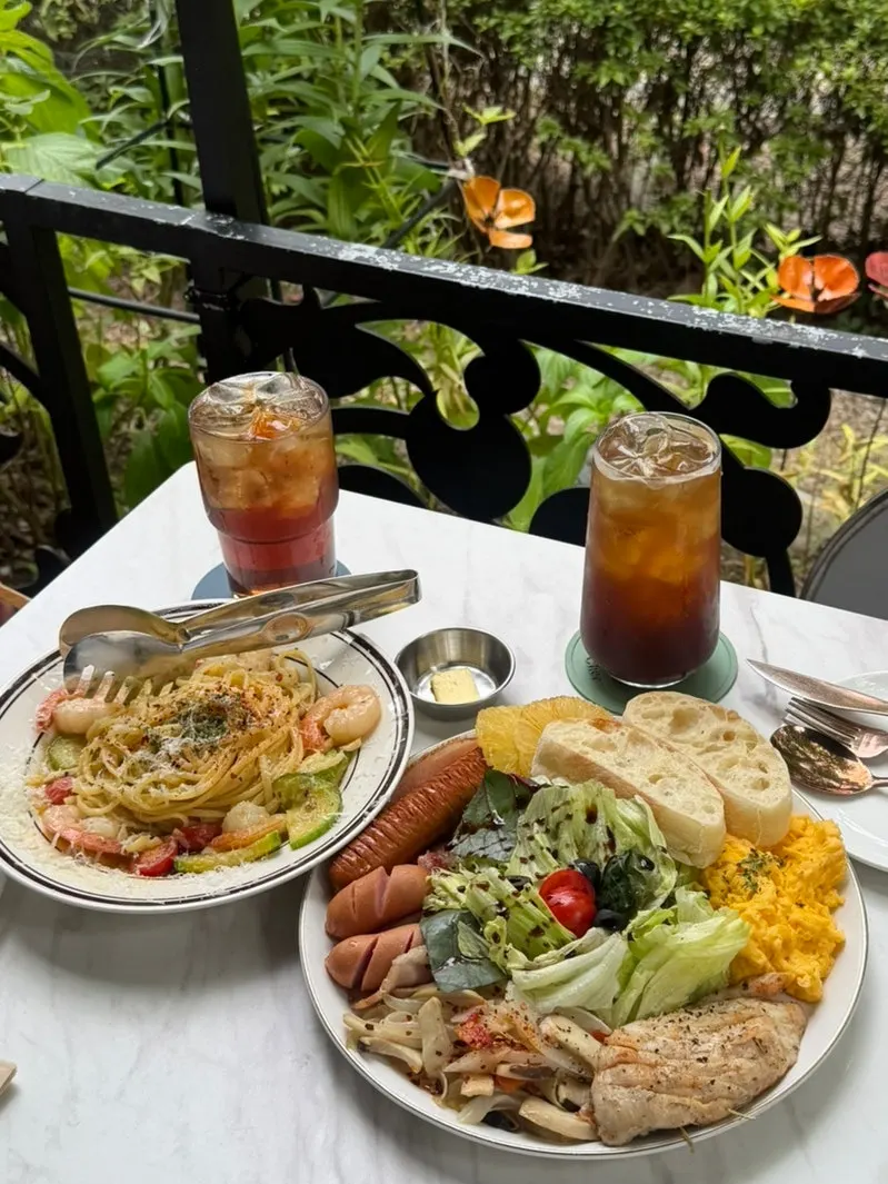 Brunch spread good for sharing between two