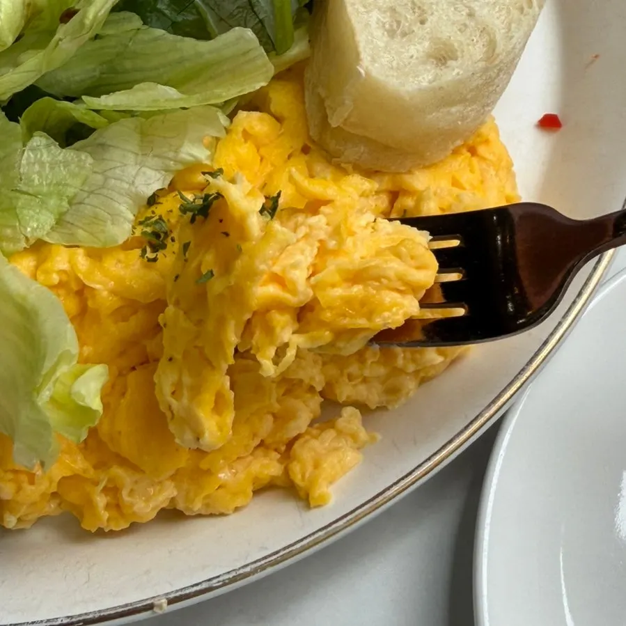Scrambled eggs and bacon