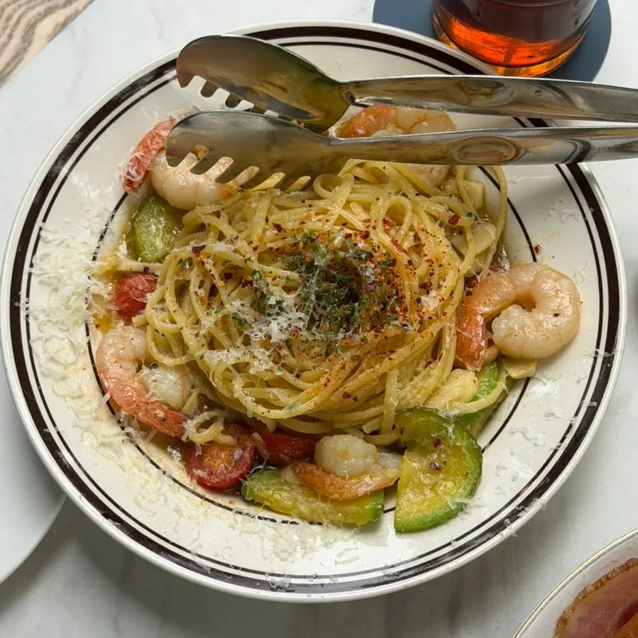 Eight Years shrimp garlic oil pasta