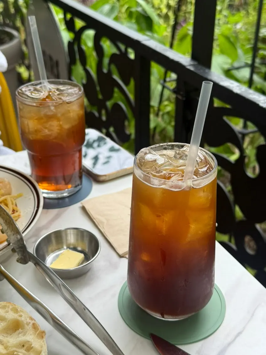 Iced americano and iced tea