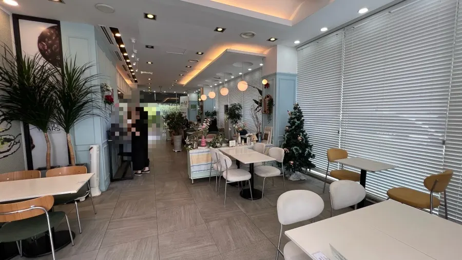 Tables in the white-toned interior of Eight Years Pangyo