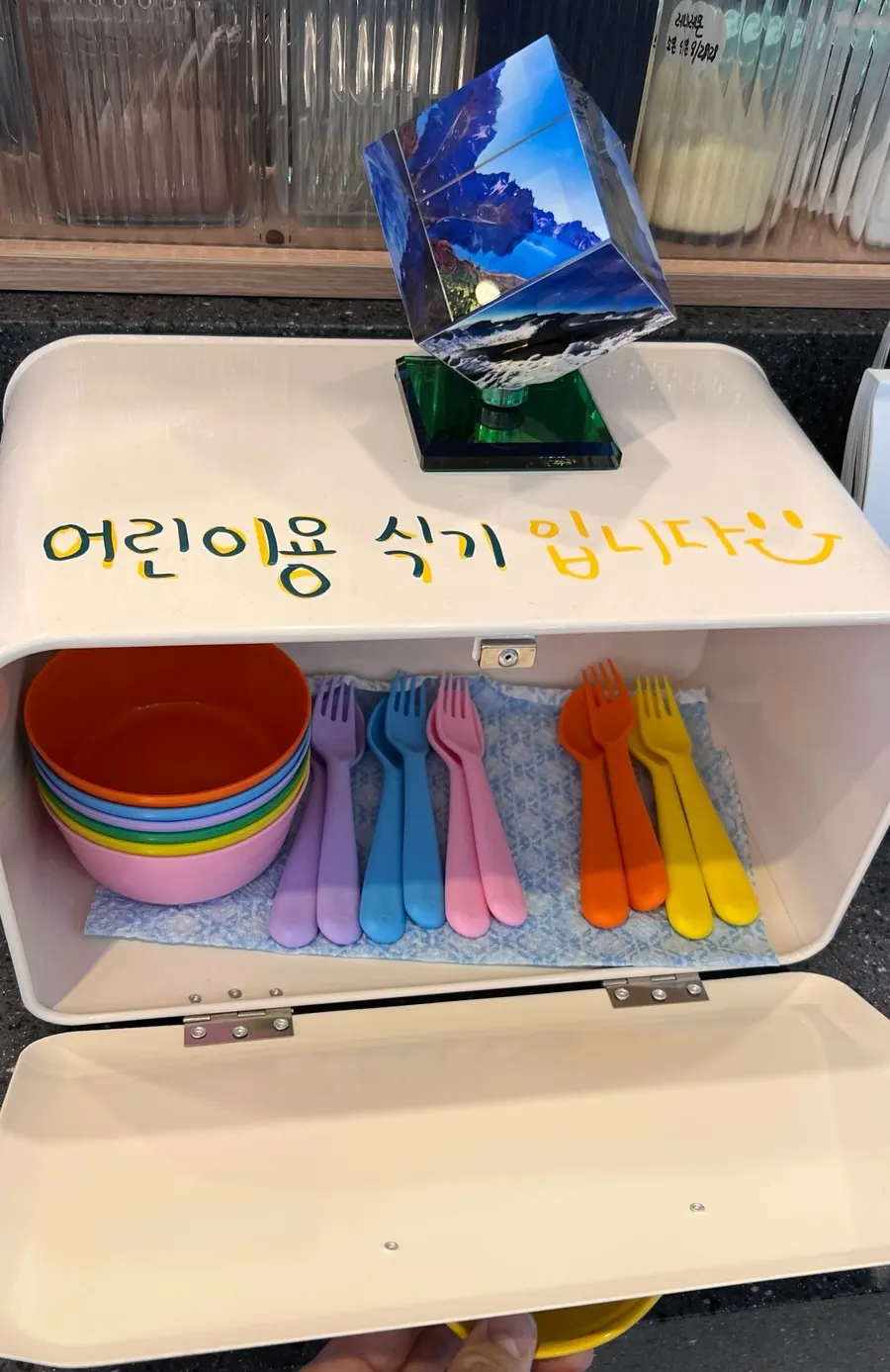 Interior of Eight Years Pangyo with kids' tableware set out