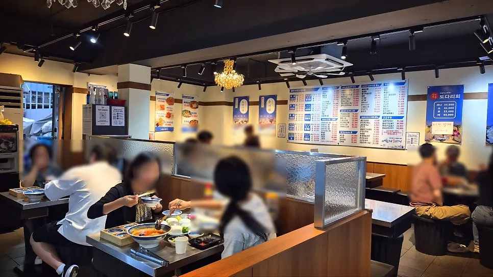 View of Eochongye 1beonji, a sashimi restaurant near Hwagok Station