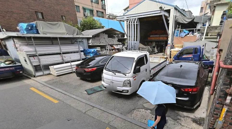 Parking space in front of the restaurant