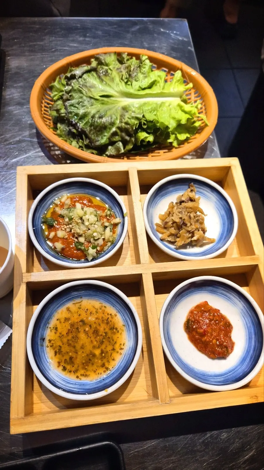 Table set while waiting for the main sashimi