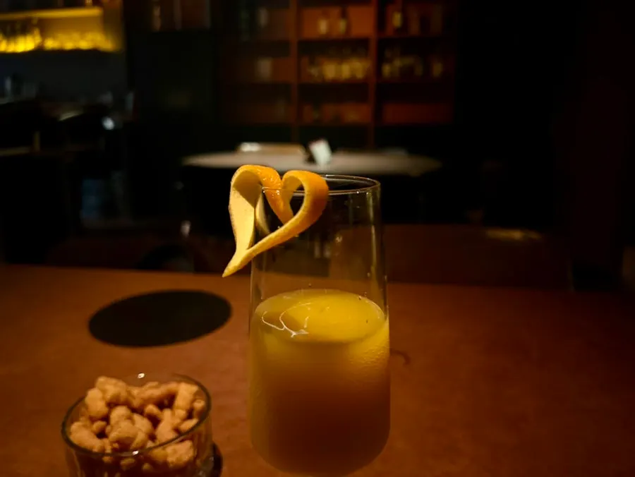 Mimosa cocktail and hookah on the table