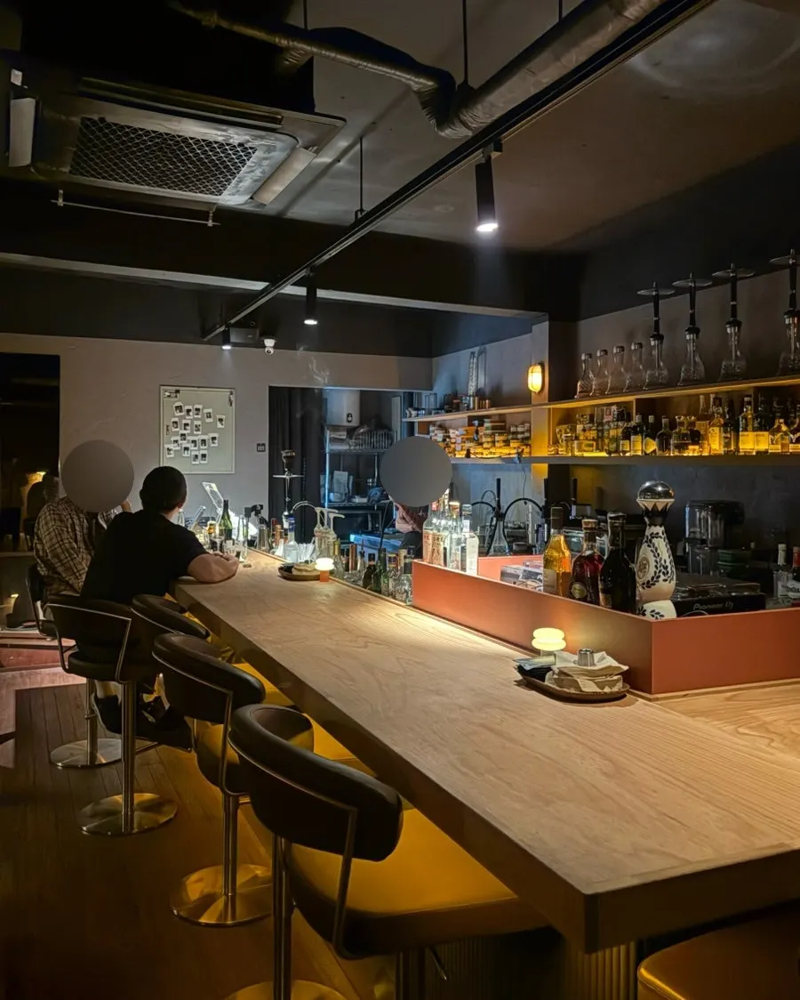 Bar seating at EOD Hannam, good for solo drinking