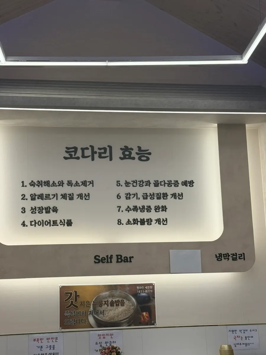 Spacious table layout inside the restaurant