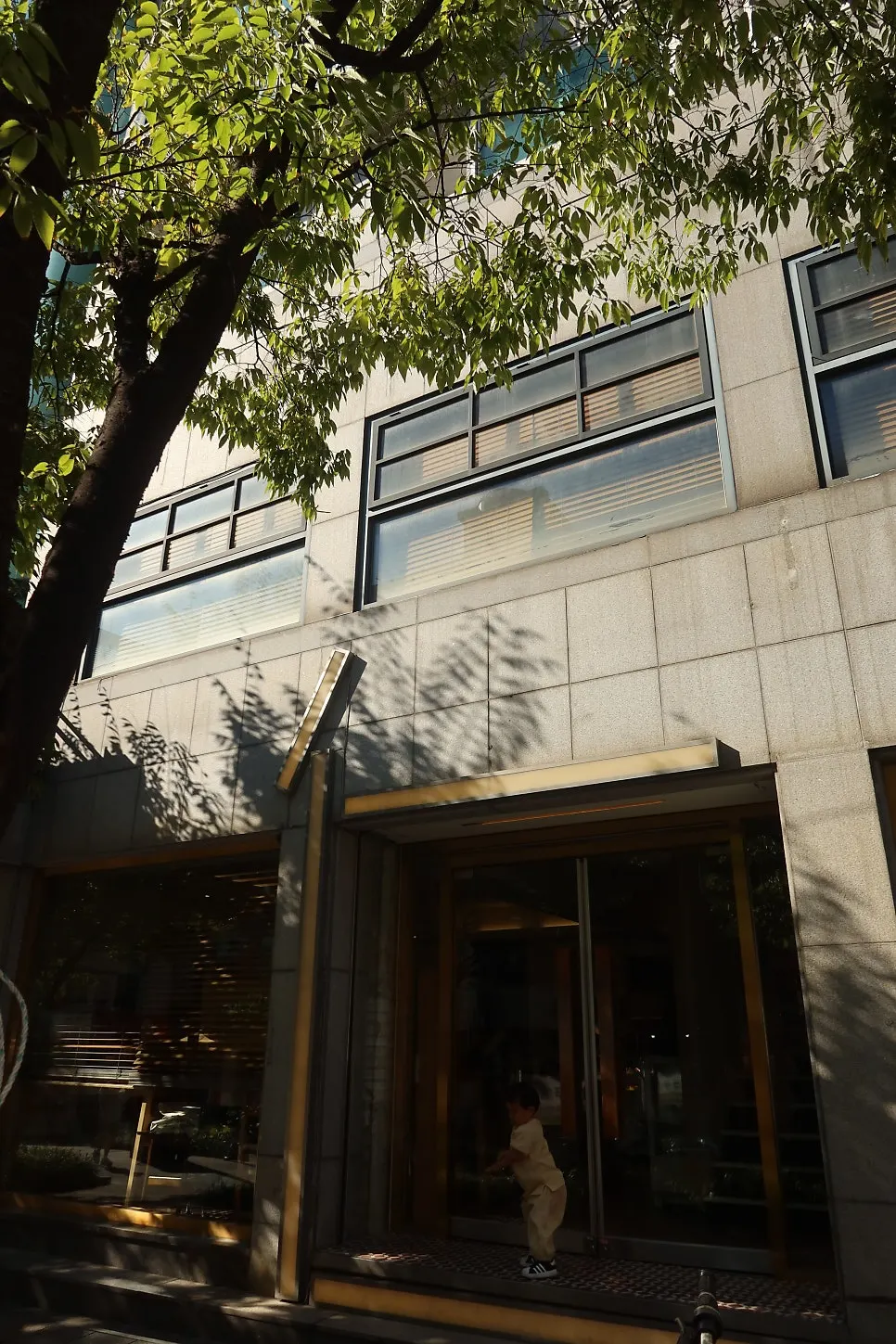 Building entrance of Eojil In Wangsimni Station Branch
