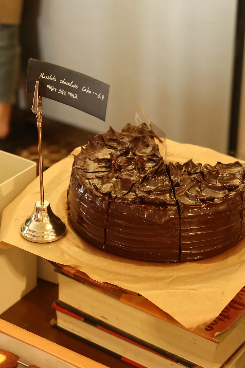 Baked cookies on display at the Eojil In bakery counter