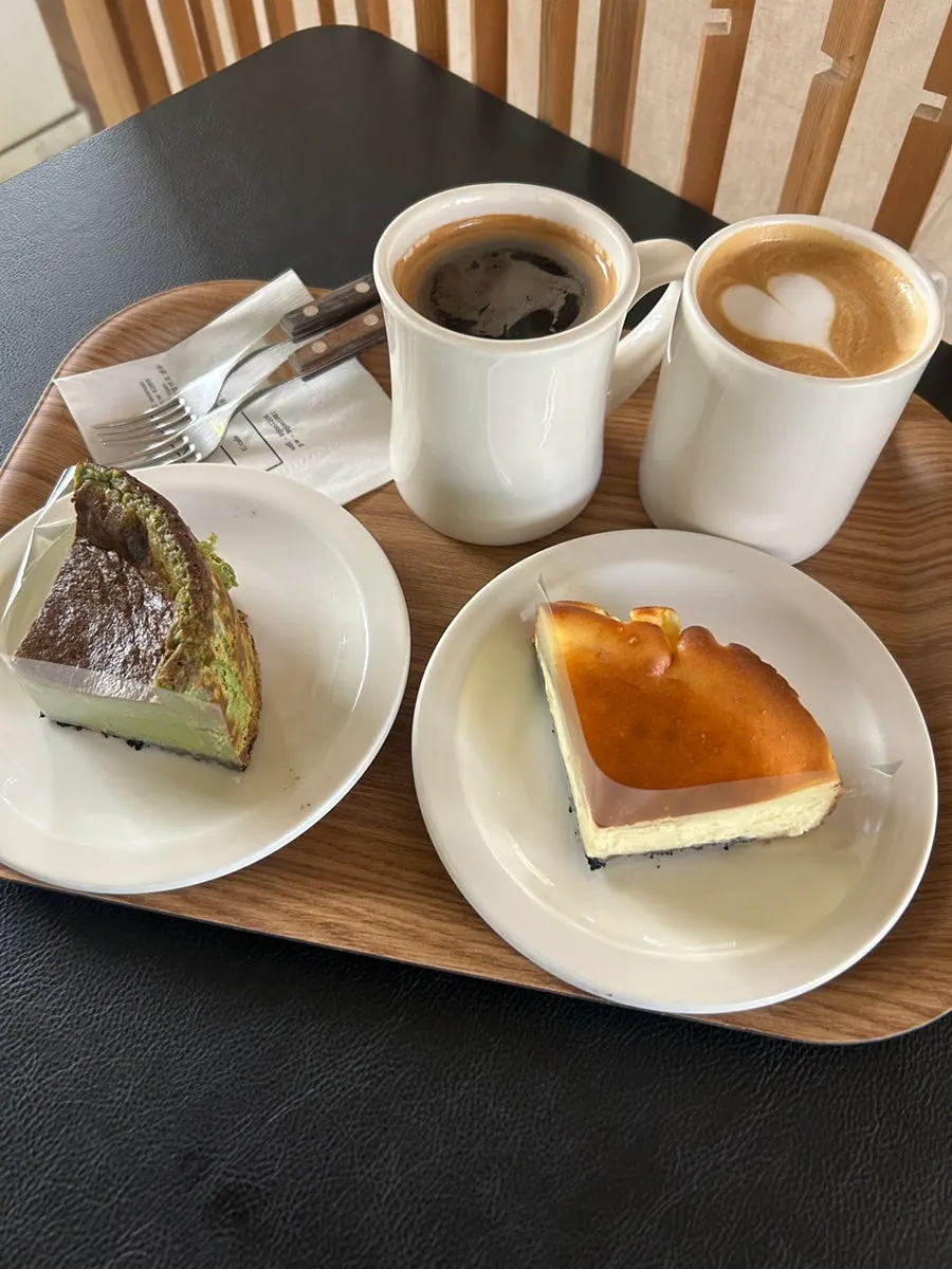 First shot from a visit to Eojil In, a café near Wangsimni Station