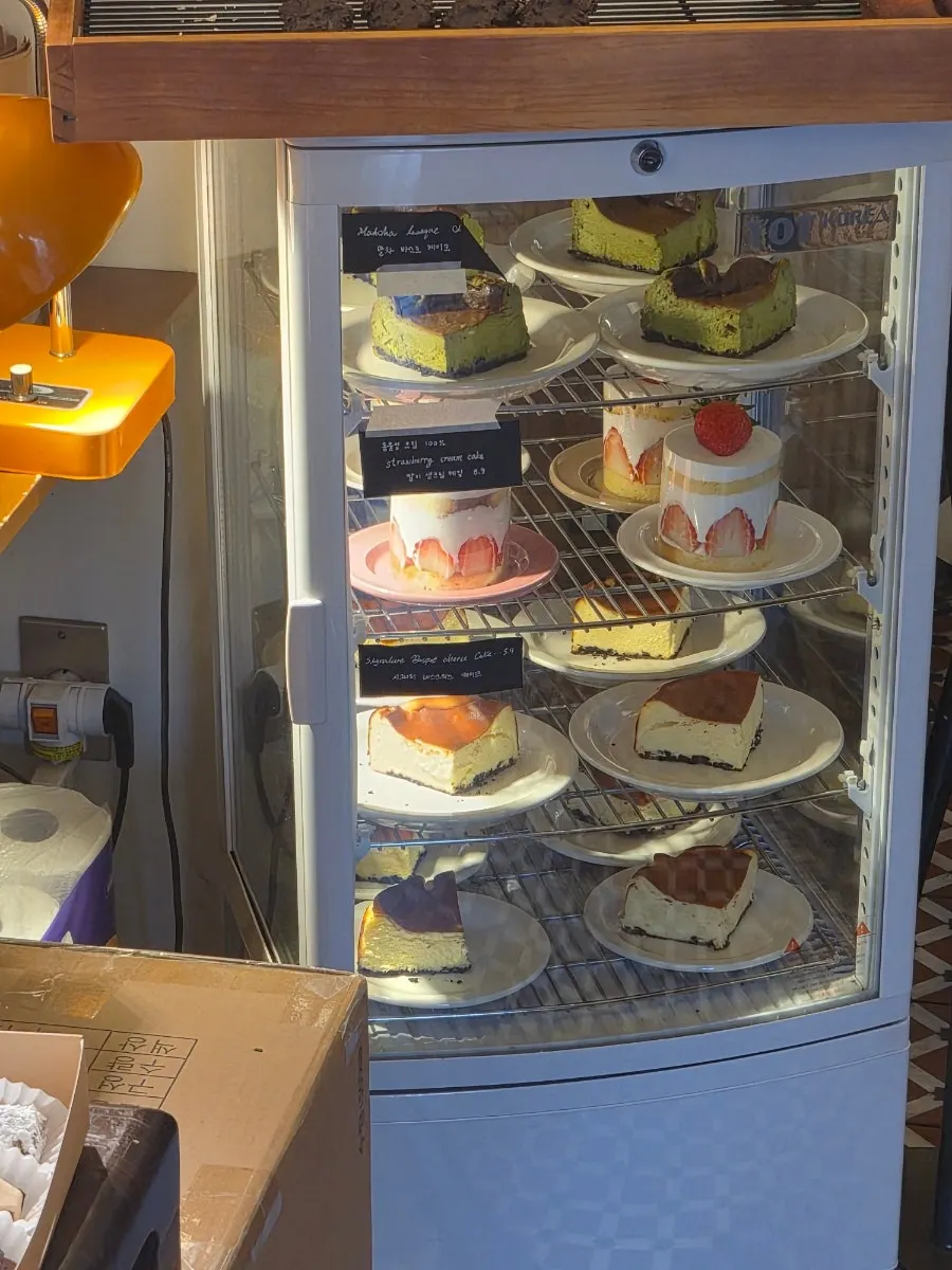 Cakes and baked goods displayed in Eojil In's showcase