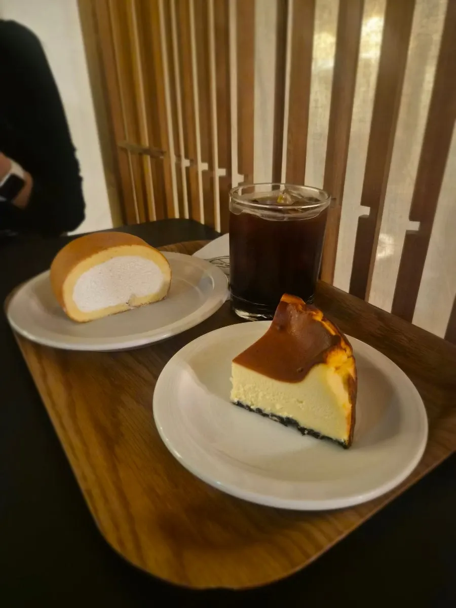 A slice of Eojil In's new Dojima roll