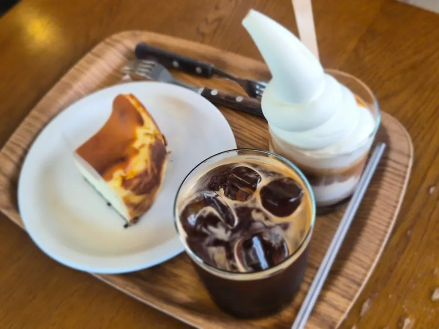 Eojil In café milk bowl topped with milk ice cream