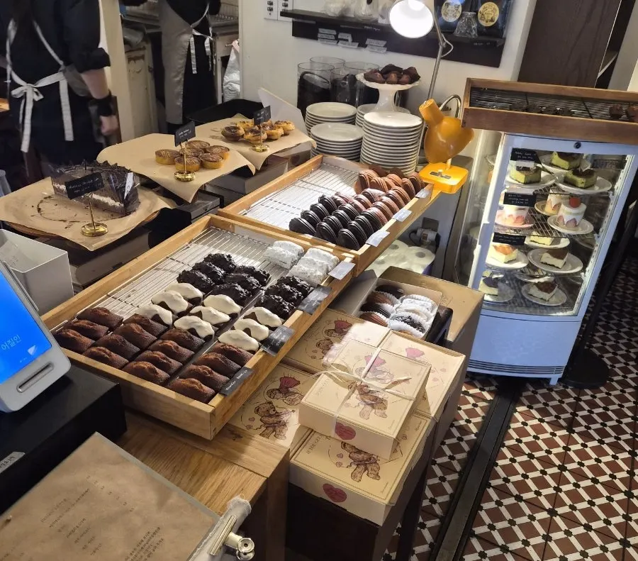 Eojil In dessert box packed as a gift