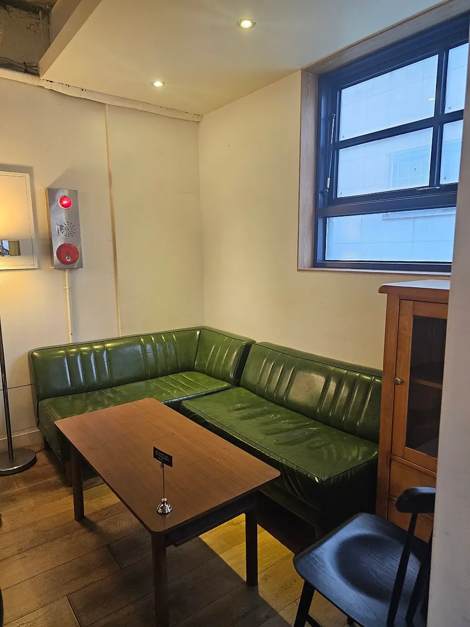 Seating and table layout at Eojil In café