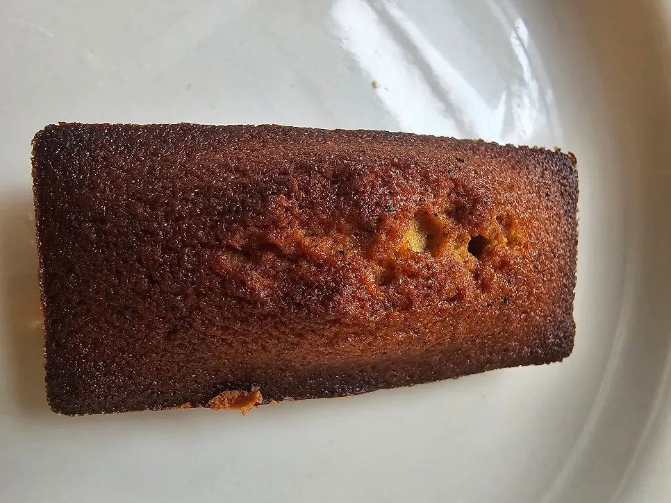 A plate with Eojil In's financier