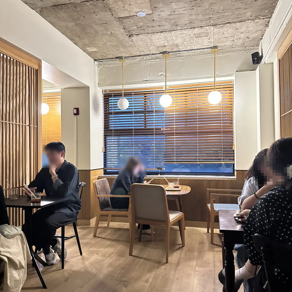 Crowded interior of Eojil In café during evening hours