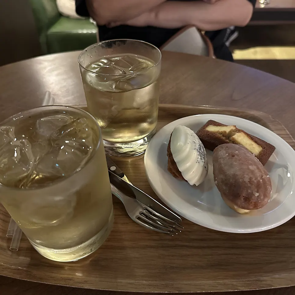 Chamomile tea and dessert spread at Eojil In