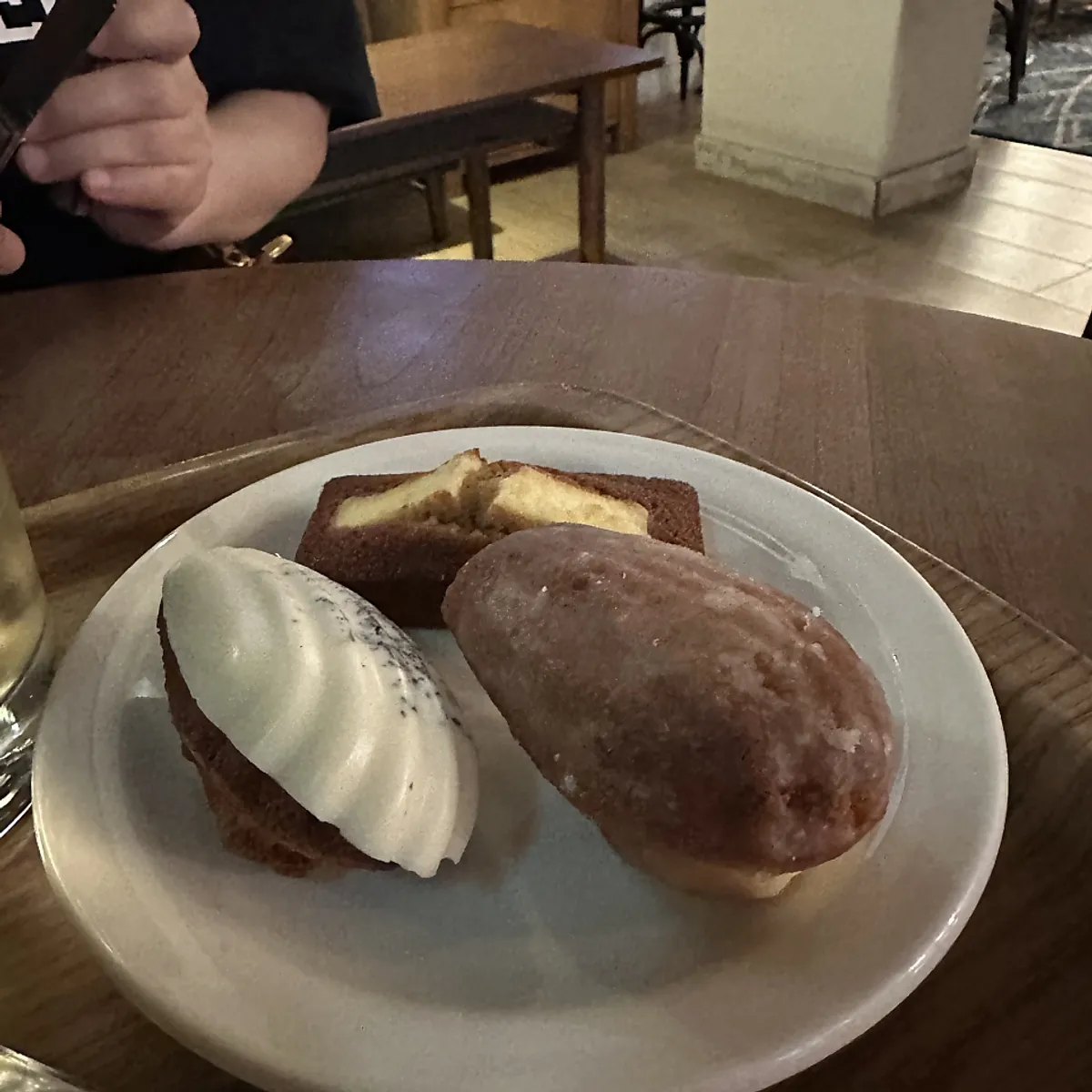 Madeleine, financier, and tea setting at Eojil In Wangsimni Station Branch