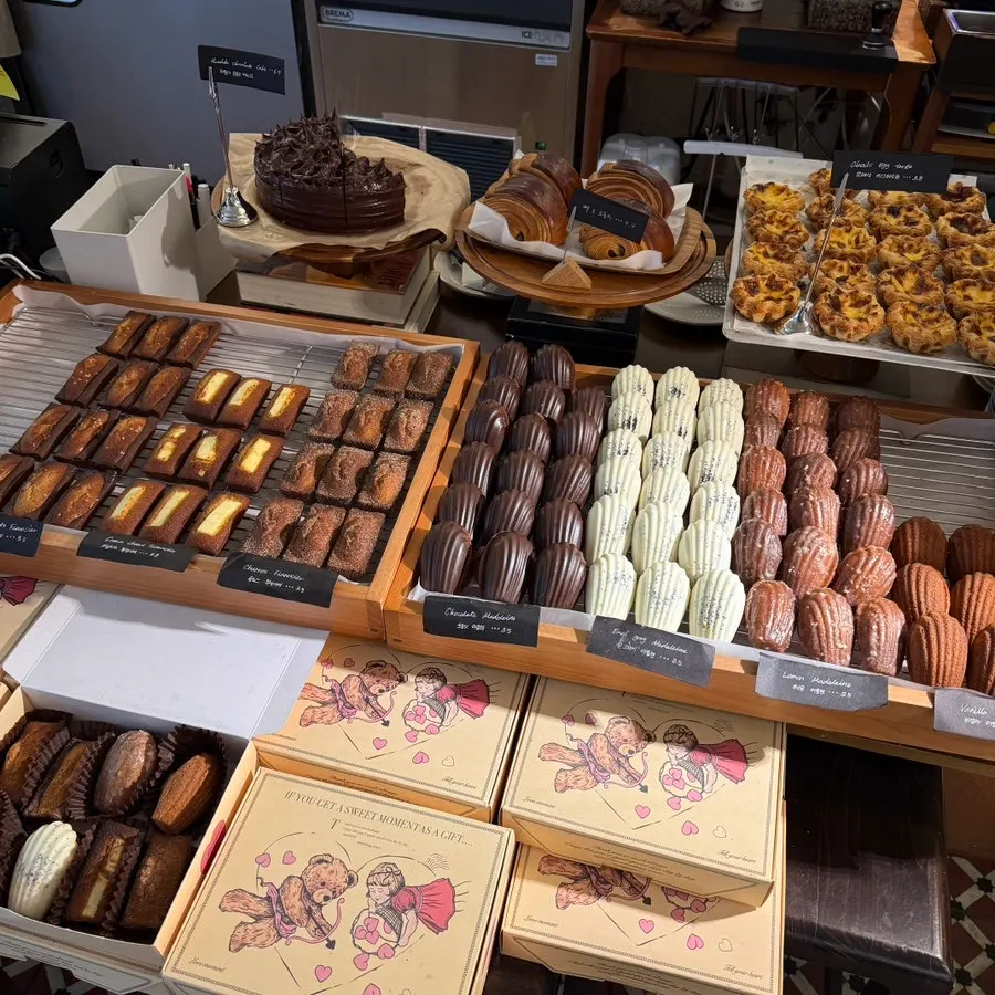 Close-up of Eojil In's desserts