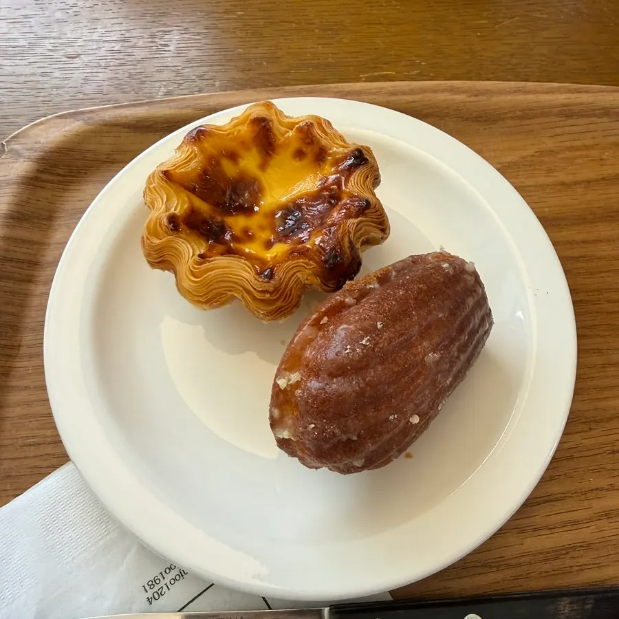 Crispy egg tart and moist lemon madeleine from Eojil In