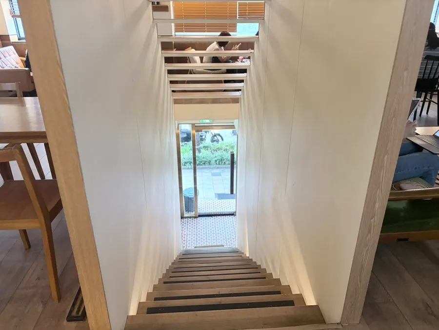 Duplex structure inside Eojil In Wangsimni Station Branch
