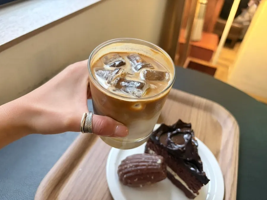 Two cups of einspänner and vanilla latte from Eojil In