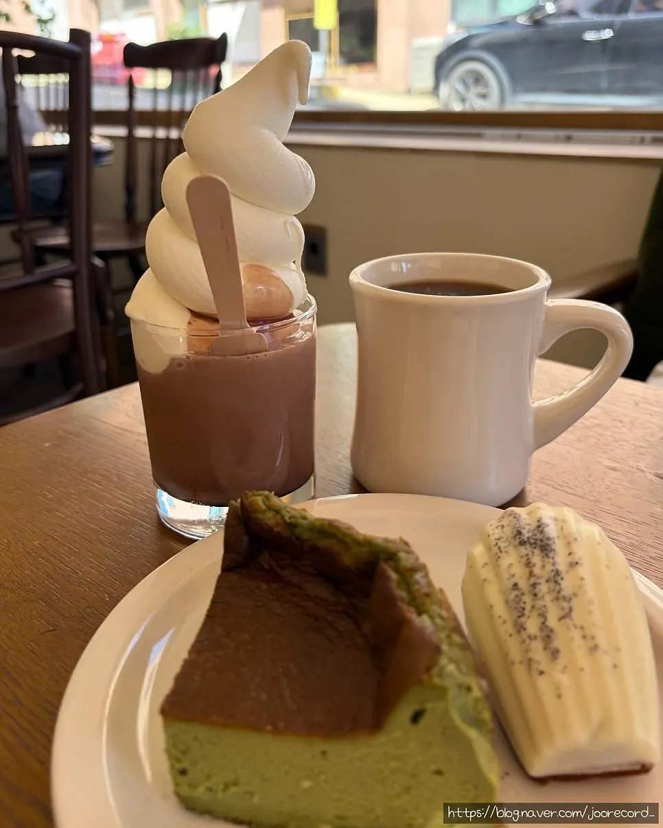 Cup of decaf americano at Eojil In