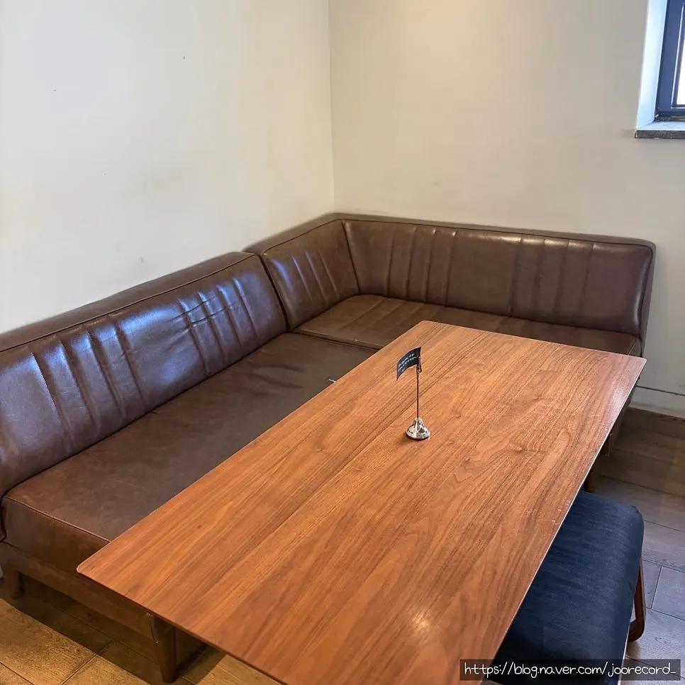 Cushy leather sofa seating at Eojil In