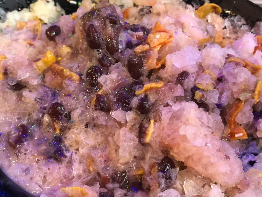 야장 테이블 위 팥빙수