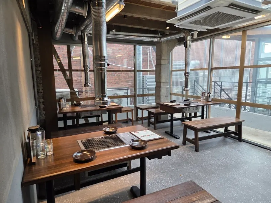 Second floor seating area at Eom Yongbaek Pork Grill Gwanghwamun Branch