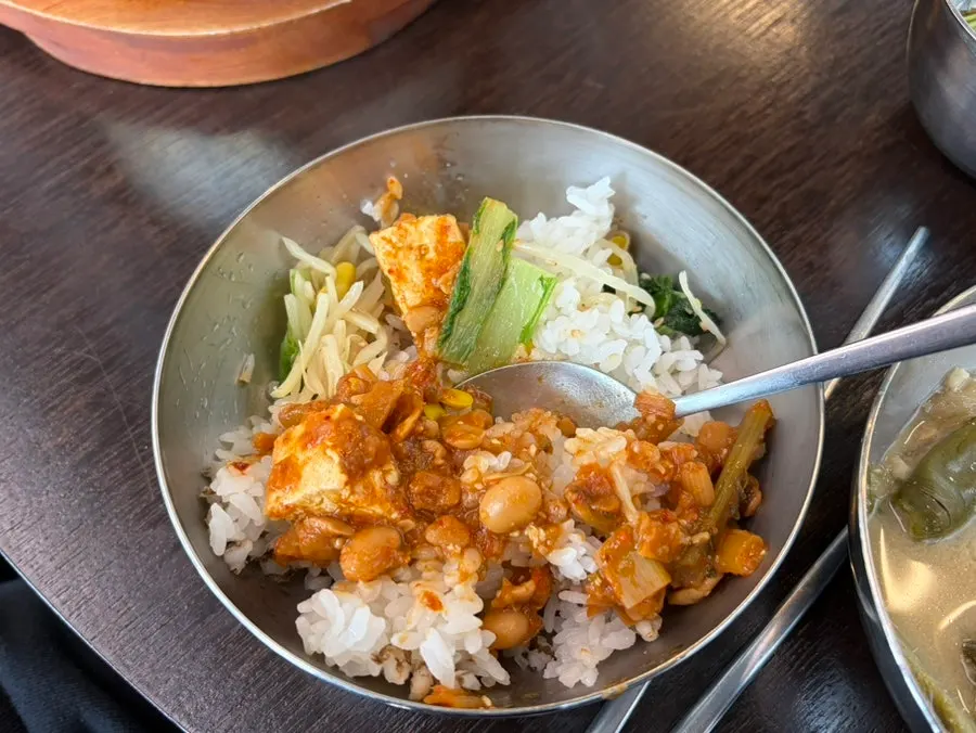 Bibimbap made with gangdoenjang and vegetables