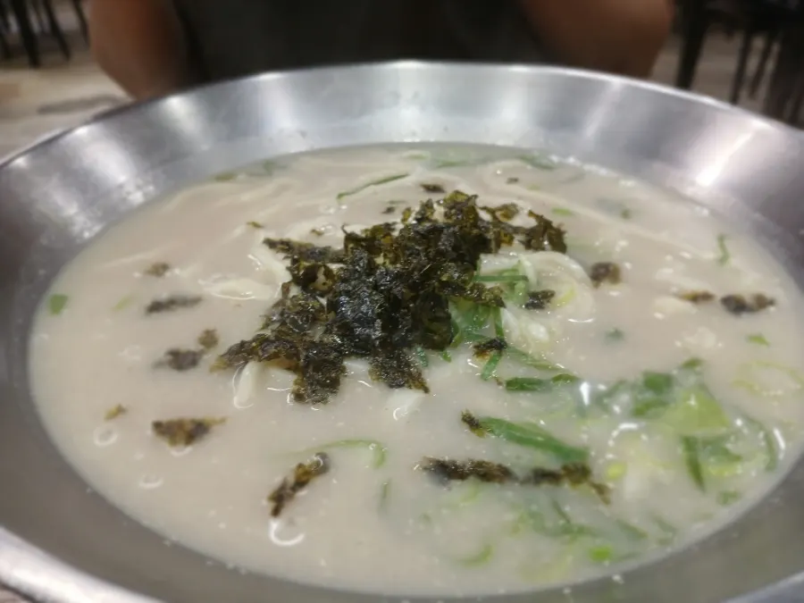 Eonyang-style kalguksu with a hint of perilla aroma