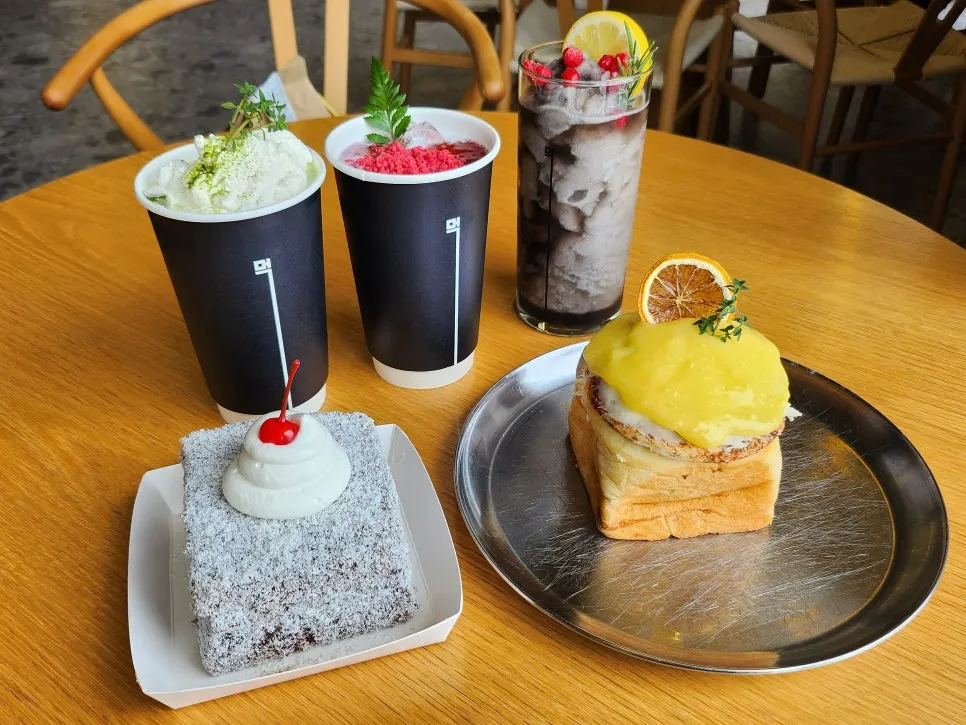 The drinks and bakery items ordered