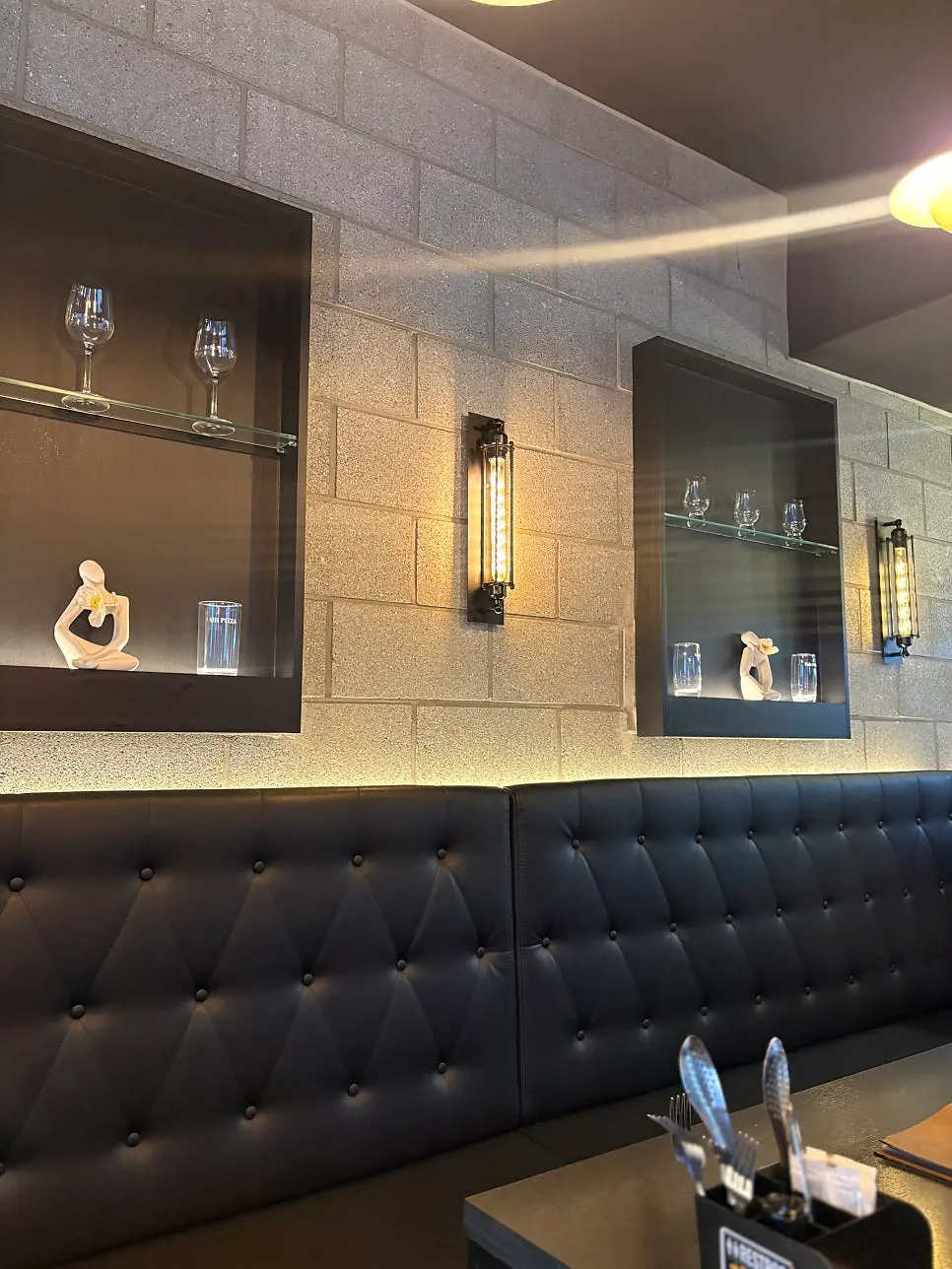 Mesa de Eopija con luz tenue