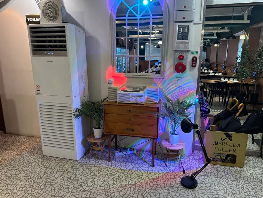 매장에 걸린 맛집 인증 액자