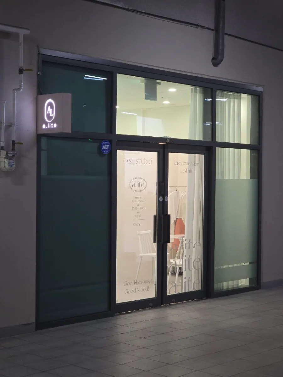 Interior of Eoriti lash shop near Inha University Station
